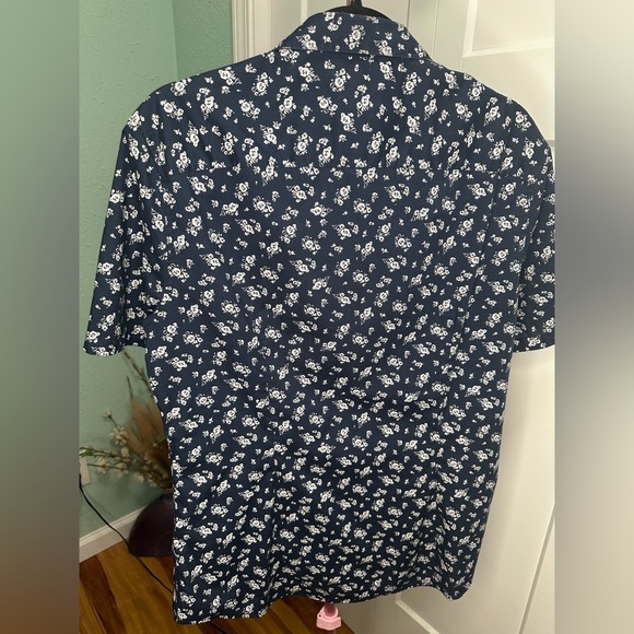 H&M slim fit mens medium blue/white floral button down short sleeve EUC - Picture 3 of 4